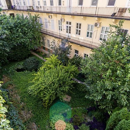 Oasis Apartment On The Broadway With Ac Budapest Exteriör bild