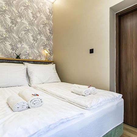 Oasis Apartment On The Broadway With Ac Budapest Exteriör bild