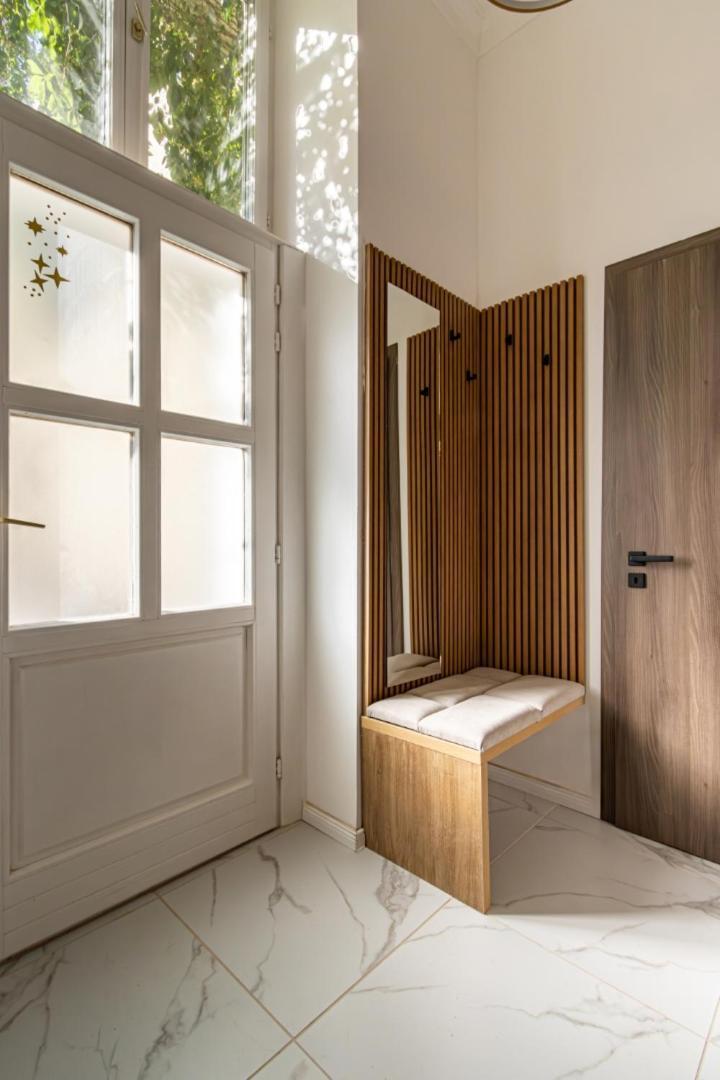 Oasis Apartment On The Broadway With Ac Budapest Exteriör bild