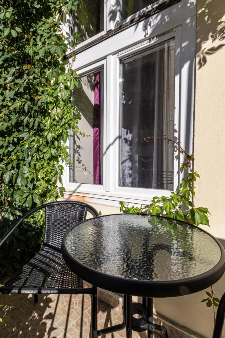 Oasis Apartment On The Broadway With Ac Budapest Exteriör bild