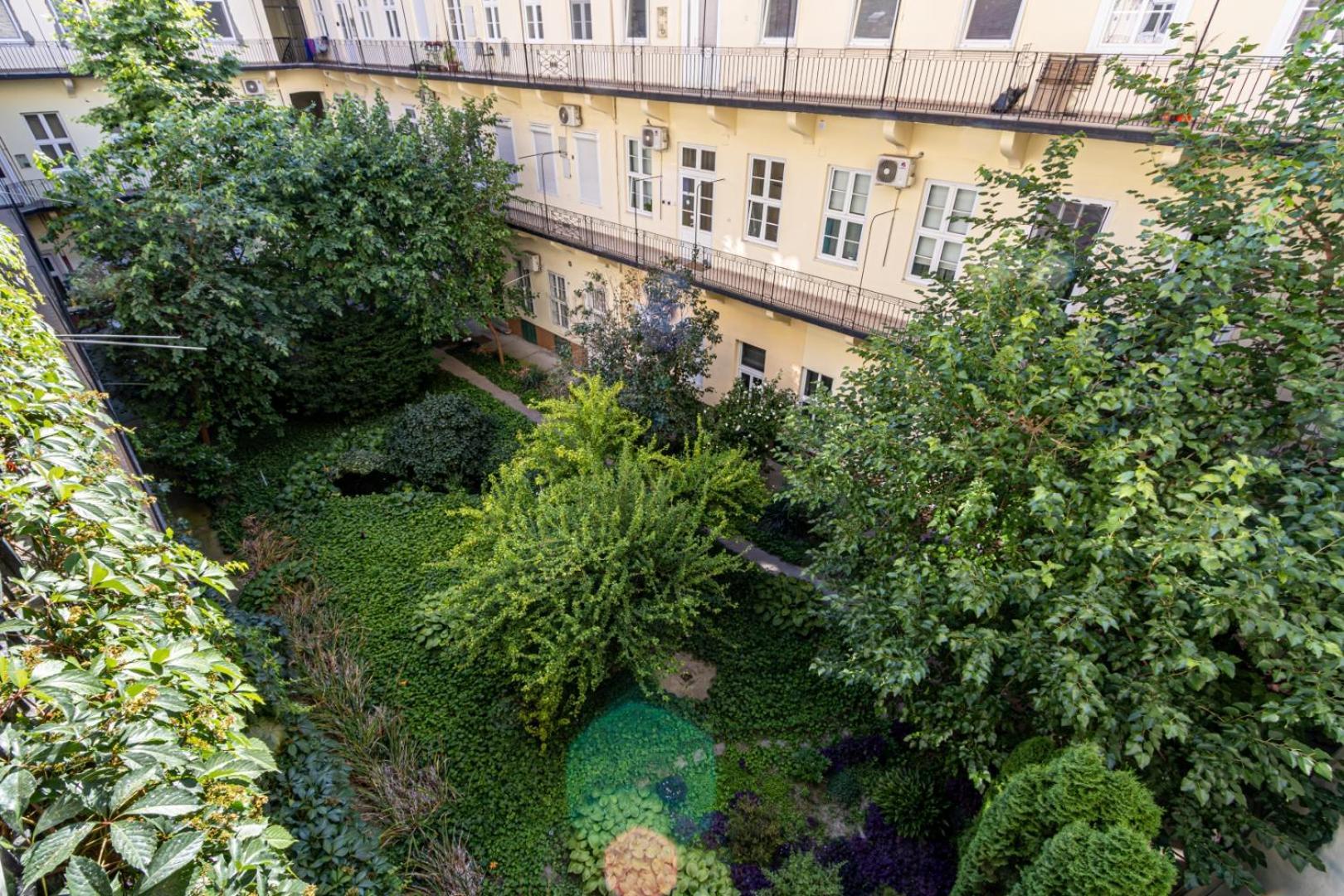 Oasis Apartment On The Broadway With Ac Budapest Exteriör bild